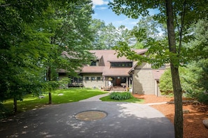 Bear Path Lodge - Front of home