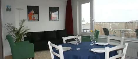 Living with dining area