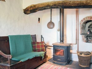 Quaint traditional ’parlour’ living room | Gamekeepers Cottage, Newchapel, near Cardigan