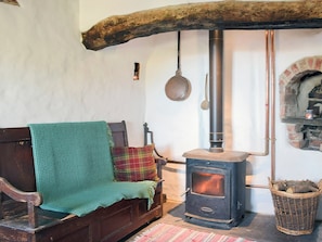 Quaint traditional ’parlour’ living room | Gamekeepers Cottage, Newchapel, near Cardigan