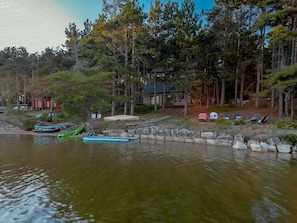 175 feet of lakefront property with 6 water crafts, effortlessly enjoy Lake G! 