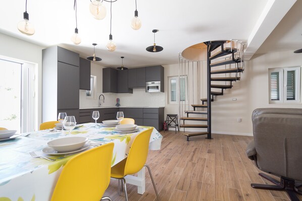 Dining room/kitchen
