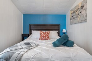 Bedroom with Queen Mattress