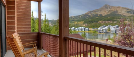 Enjoy coffee on the balcony | Exterior