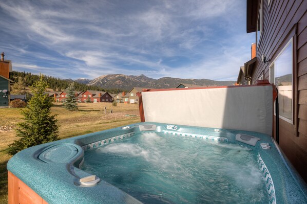 Relax in the hot tub | Exterior