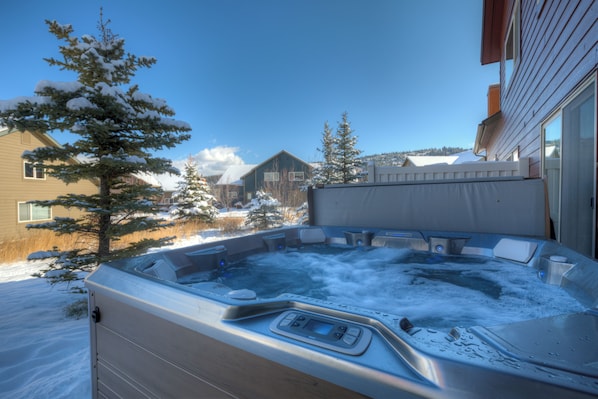 Bain à remous extérieur