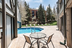 Direct access to the pool!