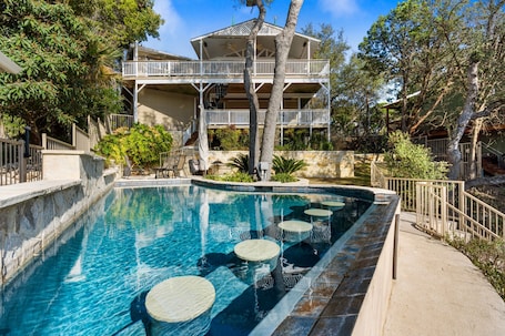 Private infinity pool (fully fenced). Underwater seats for lazy & social R n R.