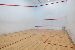 2 Squash courts