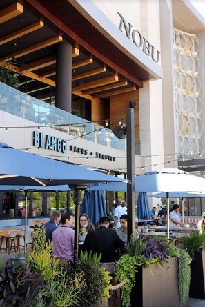 Endless Dining Options within Walking Distance