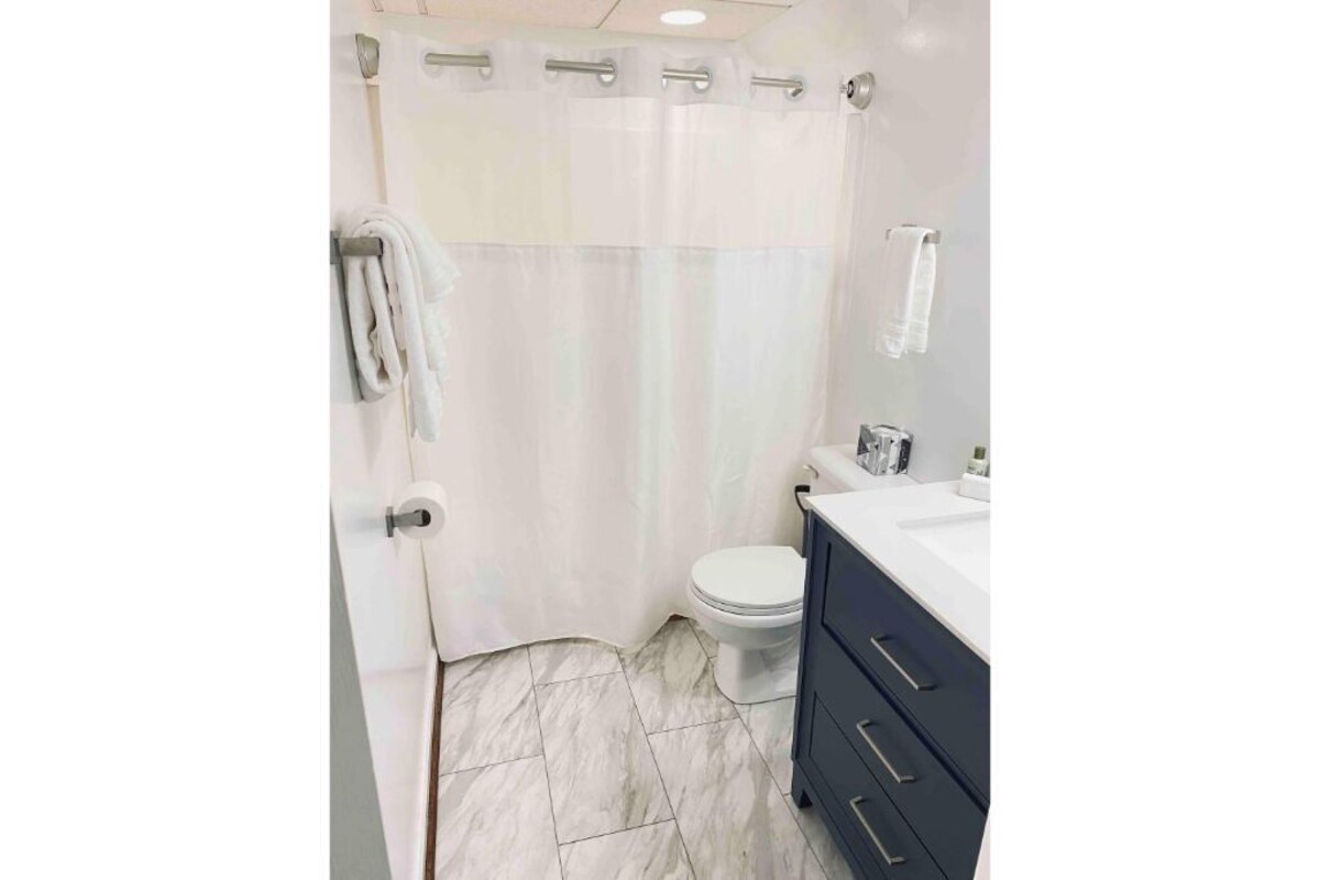 The Franklin Estate – Suite F-Private Apt-King Bed
