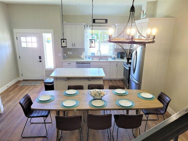 Large open kitchen/dining area.