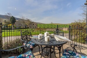 1 Riverside Cottages, Burnsall: Stunning views from the patio