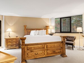 Primary Bedroom / King Bed