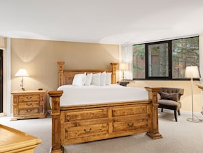 Primary Bedroom / King Bed