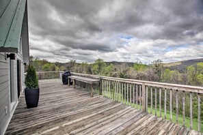 Deck | Shenandoah Valley Views
