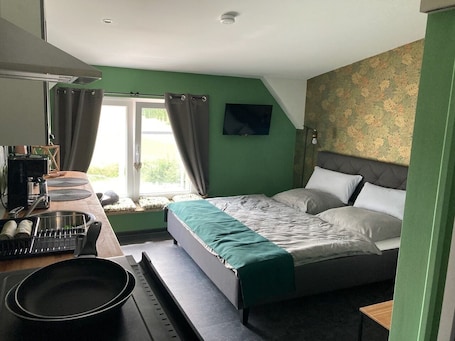Mikroappartement "Wald" DG, 22 qm, Wohn-/Schlafzimmer, Terrasse, max. 2 Personen