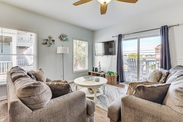 Carolina Beach Vacation Rental | 3BR | 2.5BA | 1,360 Sq Ft | 2nd-Floor Condo