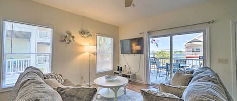 Carolina Beach Vacation Rental | 3BR | 2.5BA | 1,360 Sq Ft | 2nd-Floor Condo