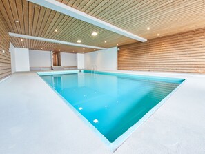 Gebäude, Wasser, Schwimmbad, Azurblau, Schatten, Interior Design, Die Architektur, Fussboden, Flooring, Haus