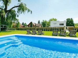 L'Eau, Ciel, Plante, Piscine, Propriété, Bâtiment, Arbre, Bleu Azur, Ombre, Mobilier De Jardin