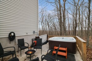 Private, 7 person Hot Tub, open all year around and a wood burning firepit.