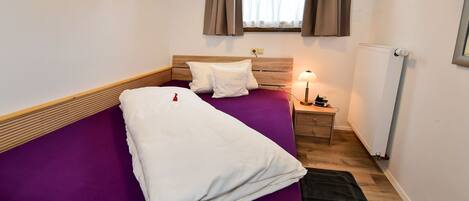 Ferienwohnung 4 "Purple Apartment" mit 48 qm, 1 Schlafzimmer, max. 3 Personen-Schlafbereich