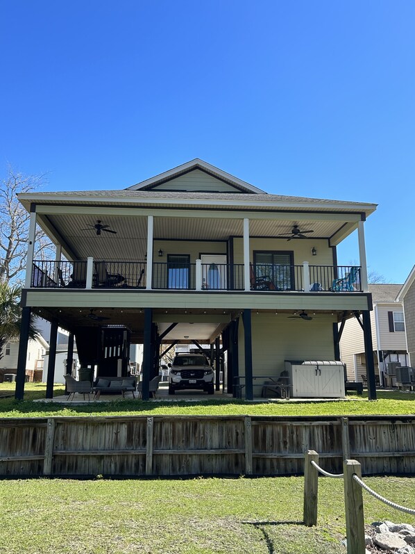 Front of house....3b/2b  ..MH156A Hickory Lane
