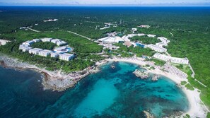 overview  resort /condo area.
