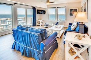 Surf-or-Sound-Realty-950-Winds-Up-Great-Room-3