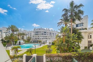 Lovely groundfloor with direct acces to the community pool