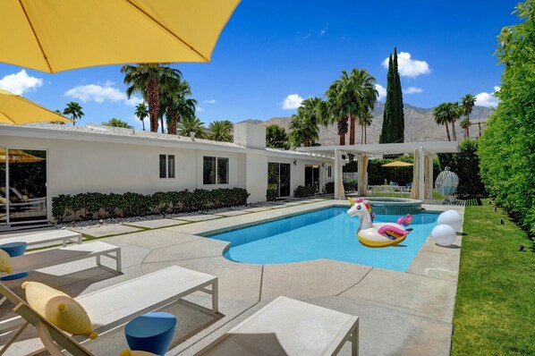RESORT LIKE BACKYARD!  TOTALLY PRIVATE AND SECLUDED!