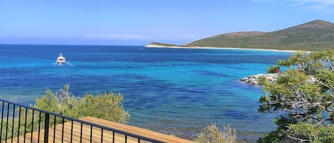 Vista para praia/oceano