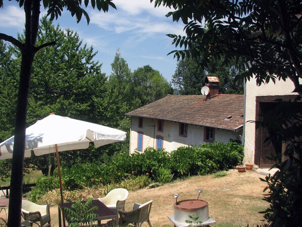 Maison,  depuis la terrasse