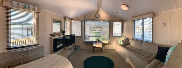 Everglade Holiday Home is a cosy and modern space