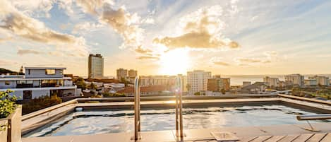 Upper deck swimming pool