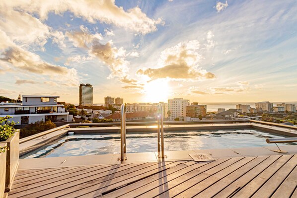 Upper deck swimming pool