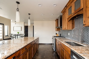 Kitchen, granite countertops, stainless appliances