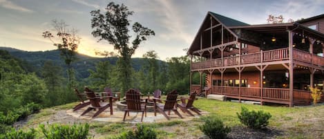 Stunning view of Mt. LeConte from the spacious backyard!