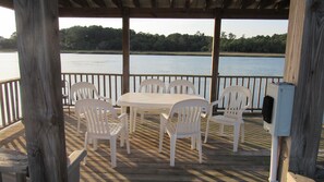 Dock dining