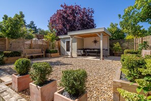 Yew Tree Cottage, Westleton: Garden at Yew Tree Cottage