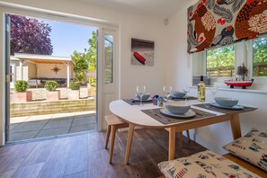 Yew Tree Cottage, Westleton: Dining area with french doors leading to the rear garden