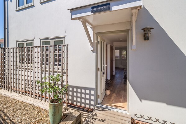 Yew Tree Cottage, Westleton: Stylishly decorated and furnished with luxurious extras such as underfloor heating