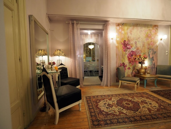 Interior Aesthtics of Chateau Leconte / Lounge