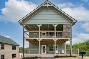 Unwind and reconnect with family in style at our brand-new modern cabin near Pigeon Forge