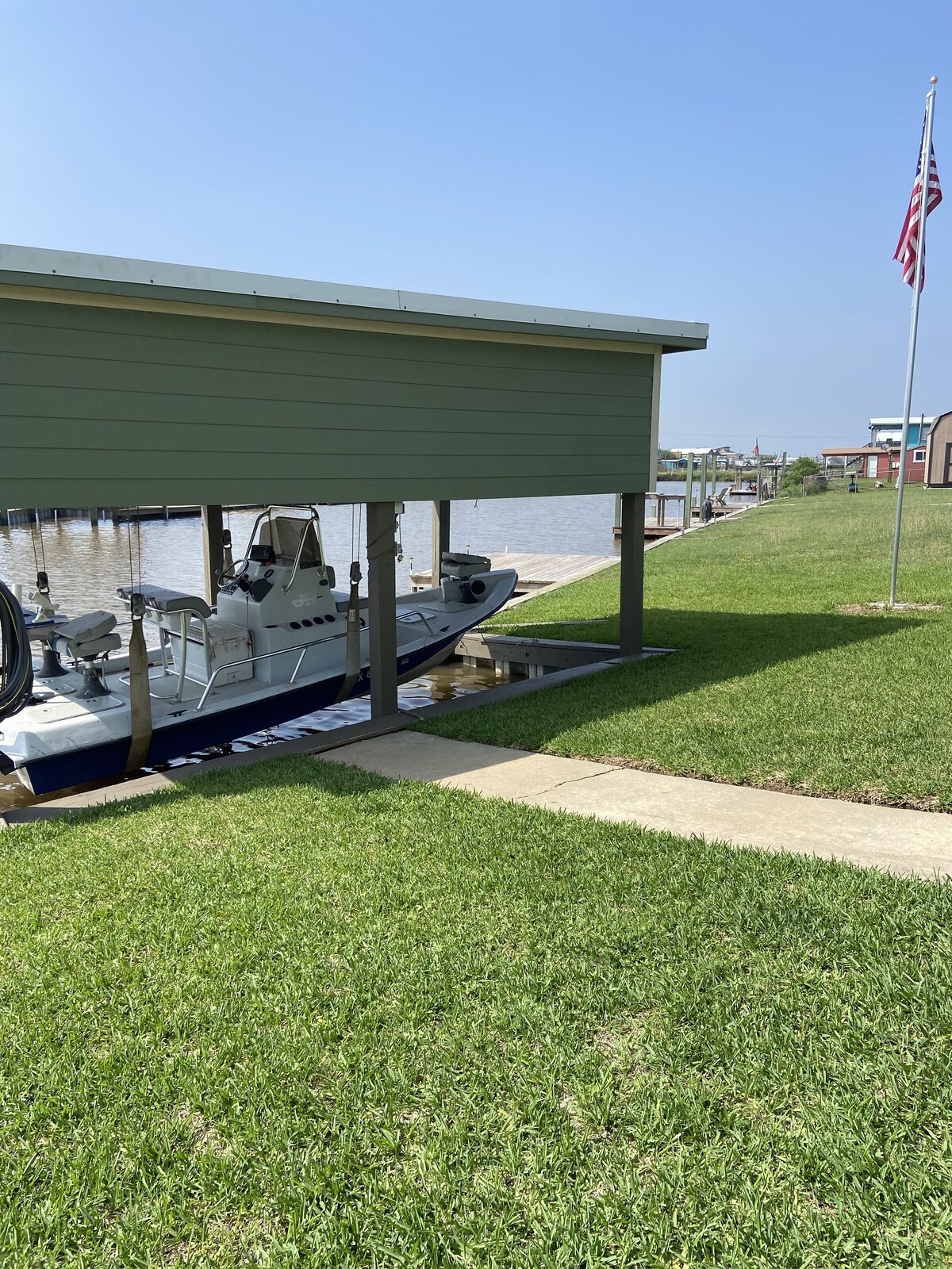 WEEKLY DISCOUNT Beach & Sport Fishing Boat House and Pier