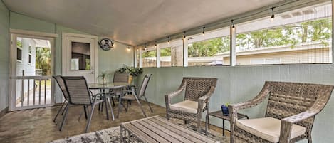 Ocean Springs Vacation Rental | 3BR | 2BA | 1,100 Sq Ft | Single-Story Cottage