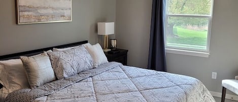 Large Master suite with King bed