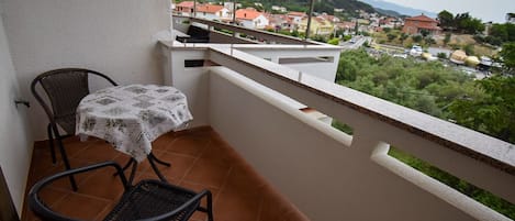 R4 Franka(2): terrace
