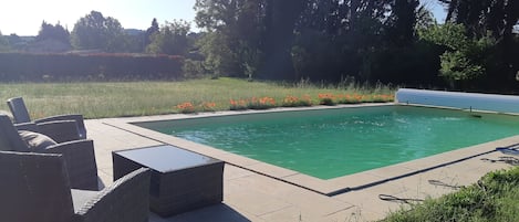 Piscine et jardin
